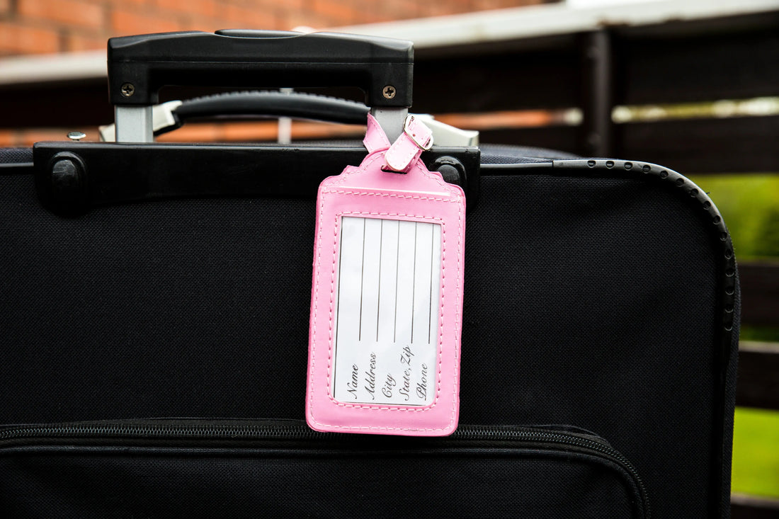 How to Attach a Luggage Tag Properly?